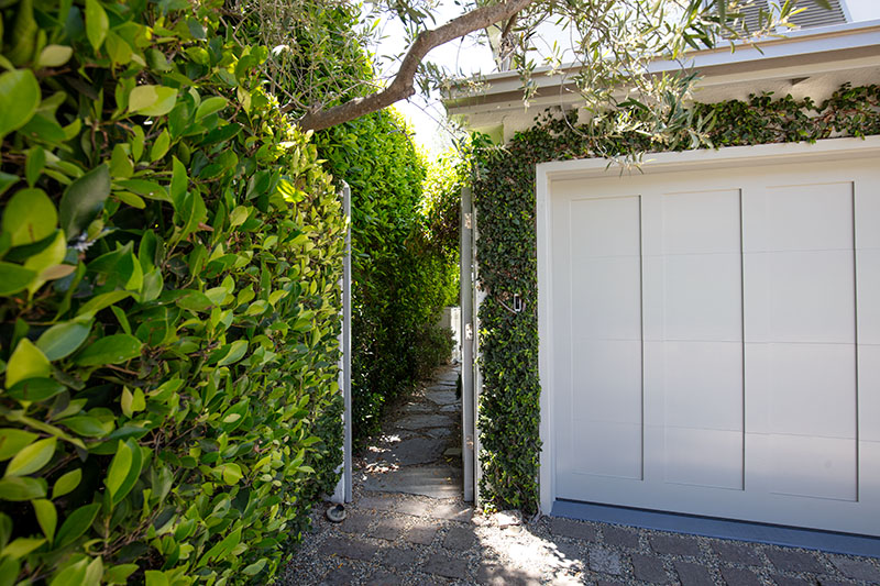 Amalfi Drive gate