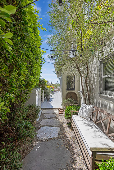 Amalfi Drive side entry