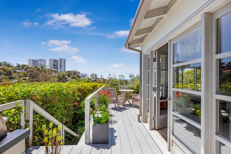 Amalfi Drive deck 1