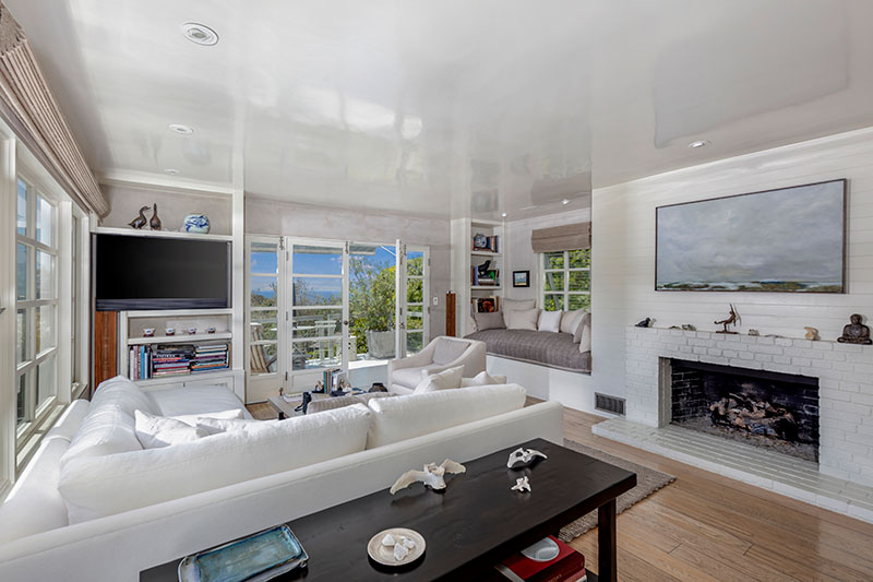Amalfi Drive living room 1