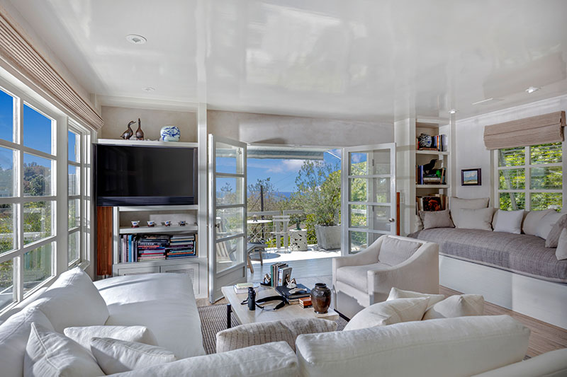Amalfi Drive living room 2