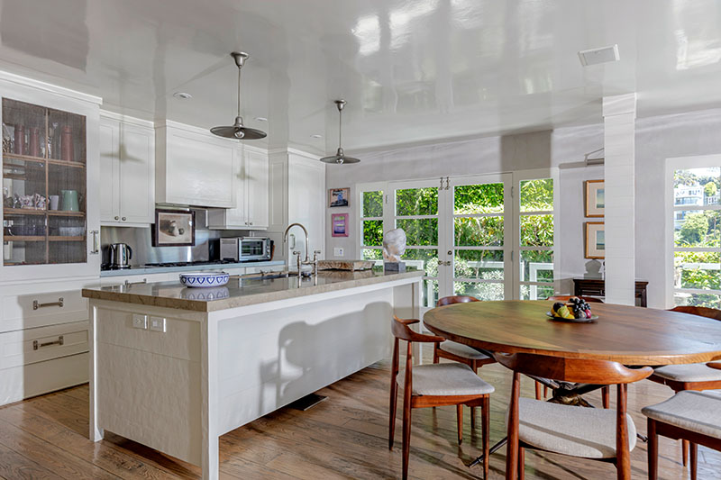 Amalfi Drive kitchen 1