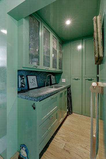 Amalfi Drive pantry